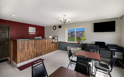 Photo 3 - Econo Lodge Inn & Suites Canandaigua - Fingers Lake Area