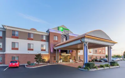 Photo 2 - Holiday Inn Express & Suites O'Fallon/Shiloh by IHG