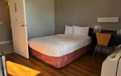 Photo 3 - Motel 6 Ventura, CA - South