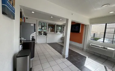 Photo 3 - Motel 6 Bellflower, CA - Los Angeles