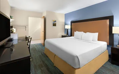 Photo 4 - Days Inn by Wyndham Mackinaw City/Bridgeview Area