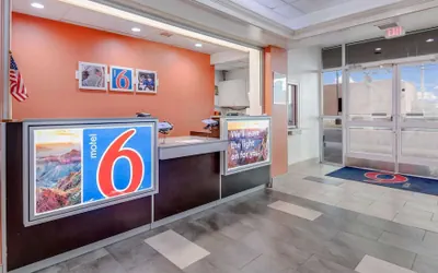 Photo 3 - Motel 6 Roswell, NM