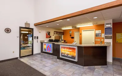 Photo 3 - Motel 6 Waterloo, IA