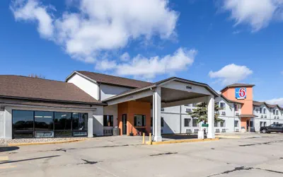 Photo 2 - Motel 6 Waterloo, IA