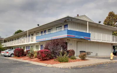 Photo 2 - Motel 6 Des Moines, IA - North
