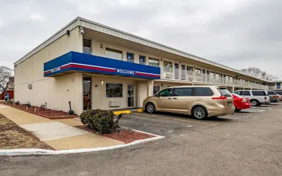 Photo 2 - Motel 6 Joliet, IL - I-80