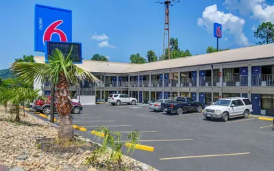 Photo 2 - Motel 6 Dalton, GA