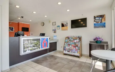 Photo 4 - Motel 6 Tacoma, WA - South
