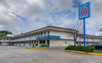 Photo 2 - Motel 6 Fredericksburg, VA - North