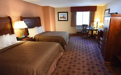 Photo 4 - Hamilton Inn Select Beachfront Mackinaw City