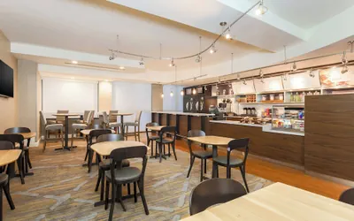 Photo 2 - Courtyard by Marriott Pittsburgh Downtown