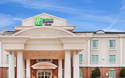 Photo 2 - Holiday Inn Express & Suites Waxahachie by IHG