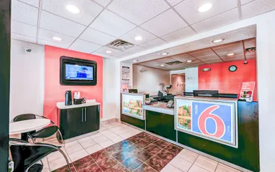 Photo 3 - Motel 6 Niantic, CT - New London