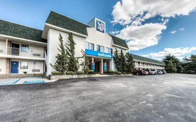 Photo 2 - Motel 6 Niantic, CT - New London
