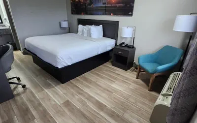 Photo 3 - Days Inn by Wyndham Charleston WV