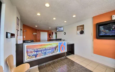 Photo 5 - Motel 6 Laredo, TX - North I-35