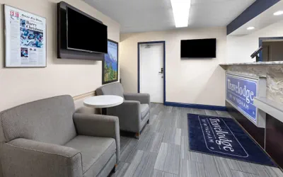 Photo 5 - Travelodge by Wyndham Madison Heights MI