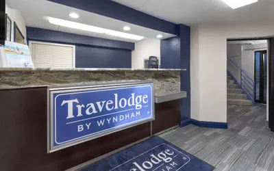 Photo 3 - Travelodge by Wyndham Madison Heights MI