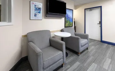 Photo 4 - Travelodge by Wyndham Madison Heights MI