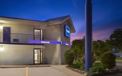 Travelodge by Wyndham Madison Heights MI