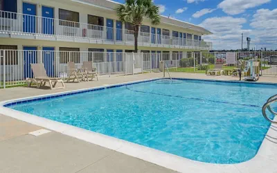 Photo 2 - Motel 6 Gulfport, MS – Airport