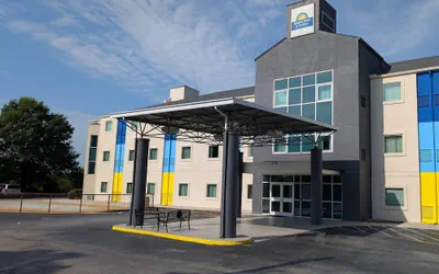 Photo 2 - Days Inn & Suites by Wyndham Augusta Near Fort Eisenhower
