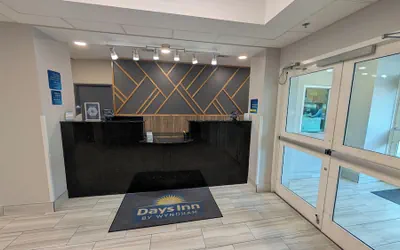 Photo 4 - Days Inn & Suites by Wyndham Augusta Near Fort Eisenhower