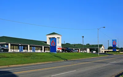 Photo 2 - Motel 6 Sallisaw, OK