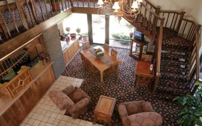 Photo 3 - Foothills Inn
