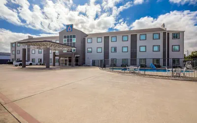Photo 2 - Motel 6 Killeen, TX