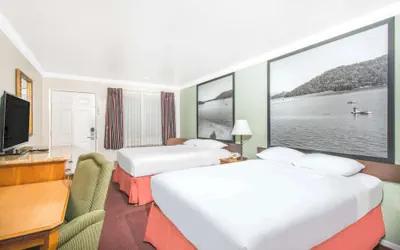 Photo 4 - Upper Lake Inn and Suites