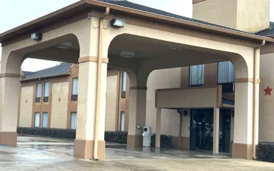 Photo 2 - Days Inn & Suites by Wyndham Eunice