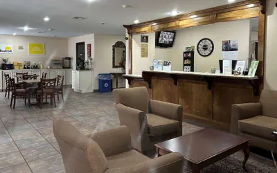 Photo 3 - Days Inn & Suites by Wyndham Eunice