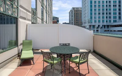 Photo 4 - Courtyard by Marriott Stamford Downtown