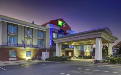 Photo 2 - Holiday Inn Express Hotel & Suites Emporia by IHG