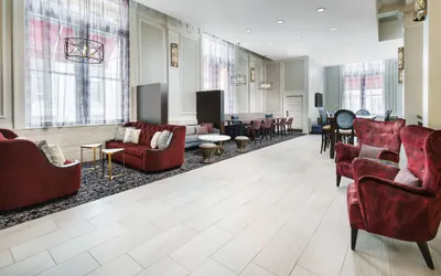 Photo 3 - Hampton Inn & Suites Baltimore Inner Harbor