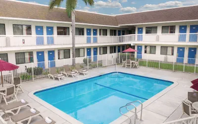 Photo 2 - Motel 6 Pismo Beach, CA