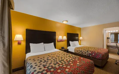 Photo 2 - Rodeway Inn Flagstaff - Downtown