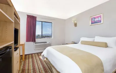Photo 5 - Super 8 by Wyndham Lake Havasu City