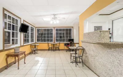Photo 4 - Super 8 by Wyndham Santee/I-95