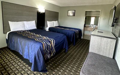 Photo 2 - Red Carpet Inn