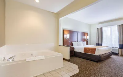 Photo 5 - Quality Suites Springdale West I-49