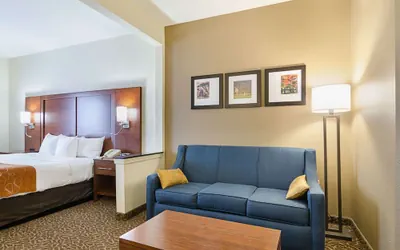 Photo 4 - Quality Suites Springdale West I-49
