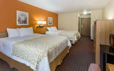 Photo 5 - Days Inn by Wyndham Stoughton WI.