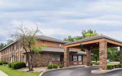Photo 2 - Days Inn by Wyndham Stoughton WI.