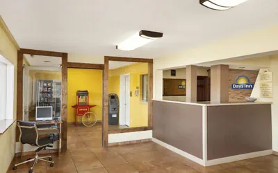 Photo 3 - Days Inn by Wyndham Champaign/Urbana
