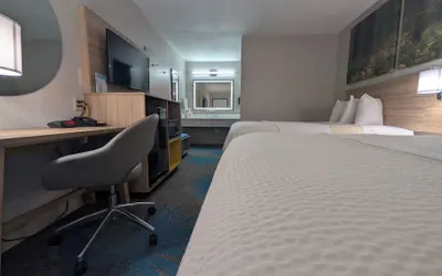 Photo 5 - Days Inn by Wyndham Champaign/Urbana