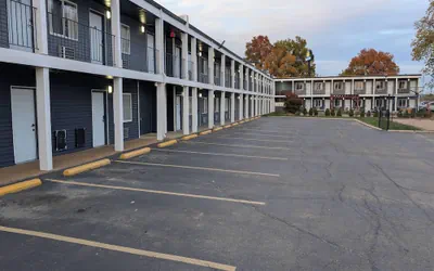Photo 2 - Days Inn by Wyndham Champaign/Urbana