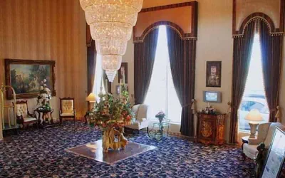 Photo 3 - Garden Place Hotel