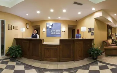 Photo 3 - Holiday Inn Express Hotel & Suites Mountain Home by IHG